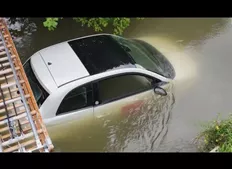 Frauenfeld_Auto in Kanal.png